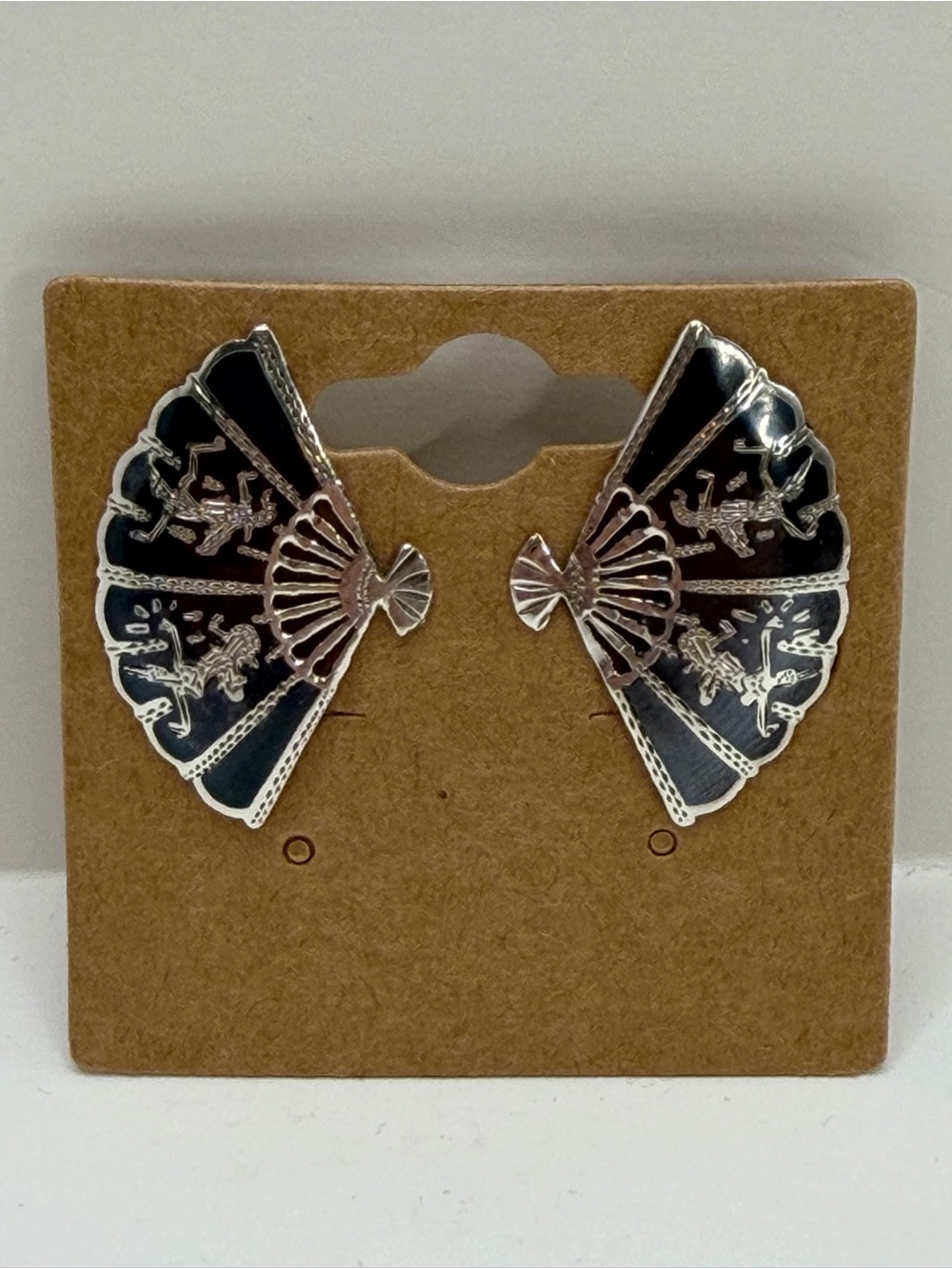Vintage 925 silver and black (graphite) enamel Niello screw back earrings.